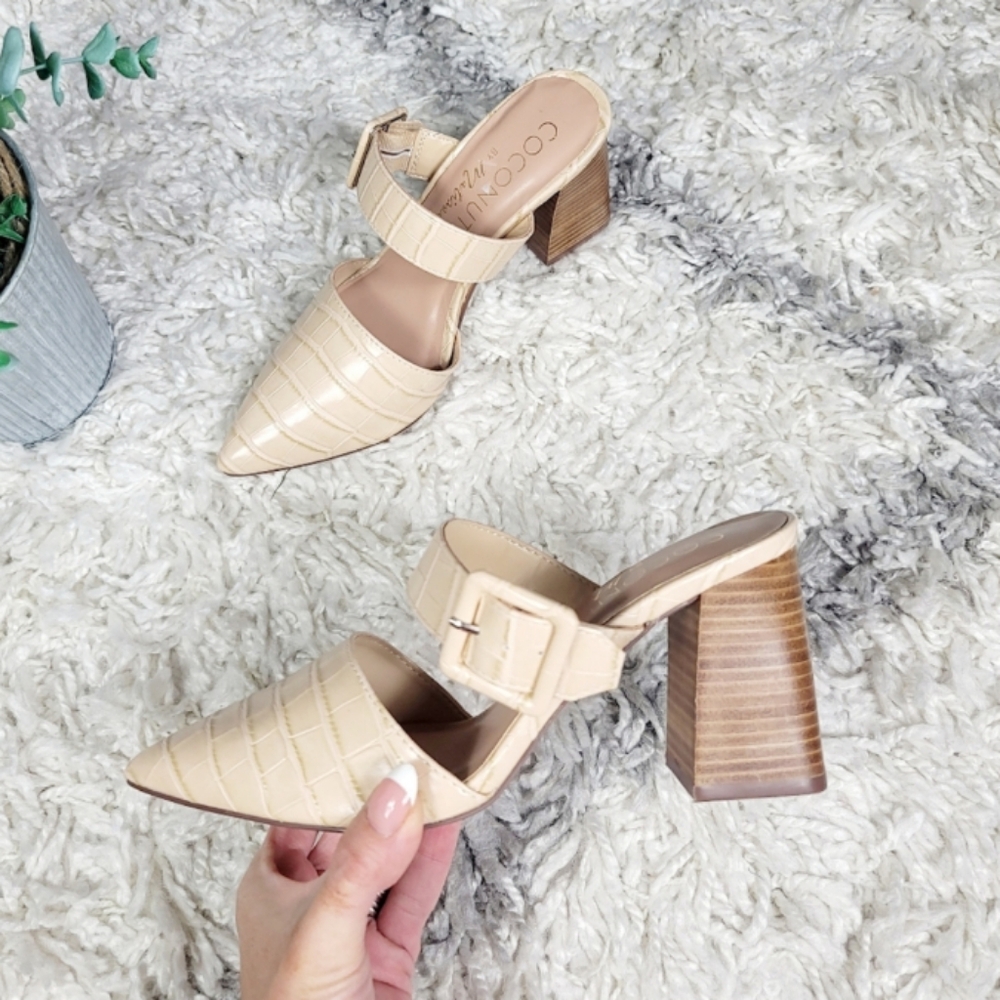 Coconuts by Matisse neutral beige croc embossed Pointed toe heeled mules